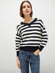 Maglia in Misto Viscosa Bouclé con Scollo a V