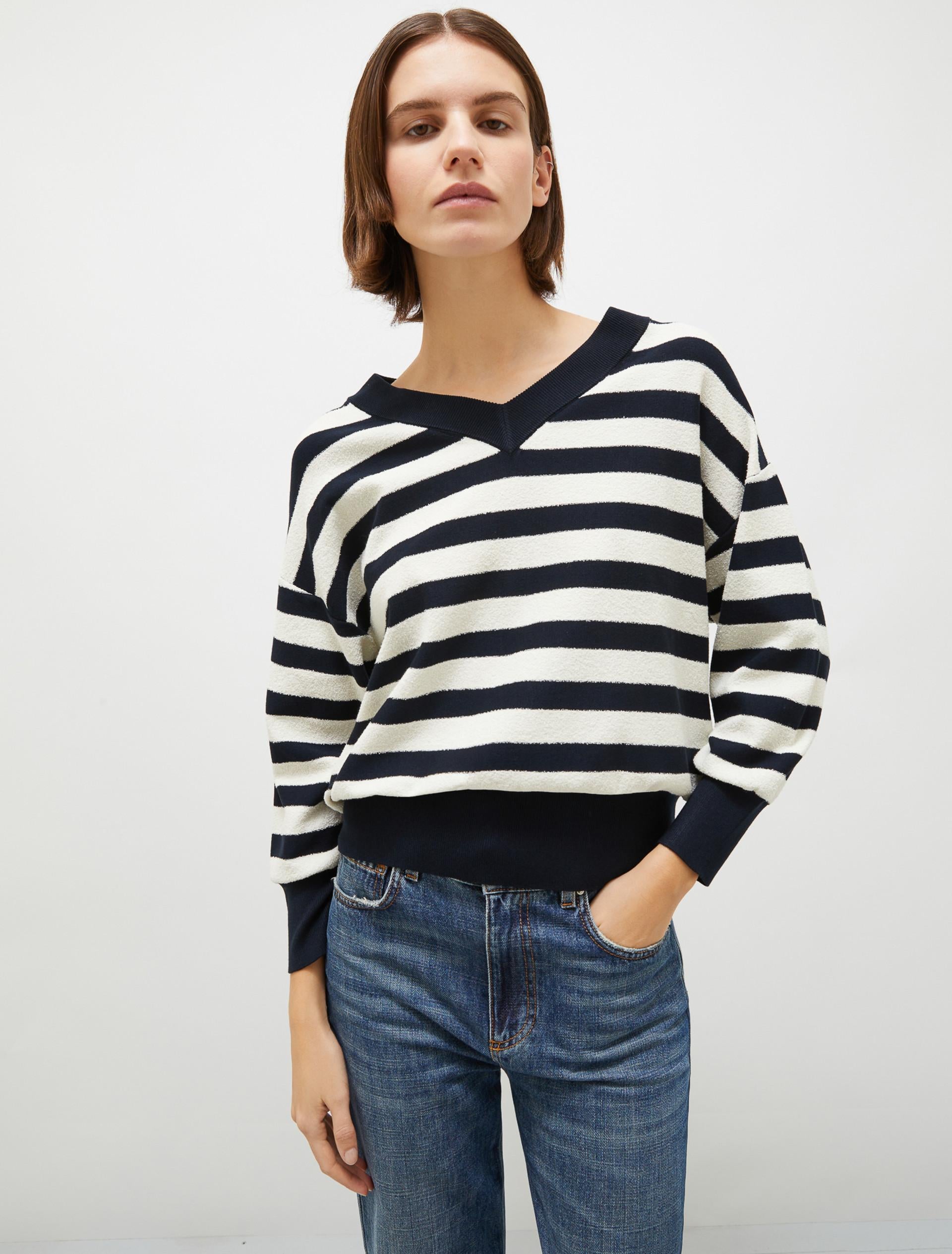 Maglia in Misto Viscosa Bouclé con Scollo a V