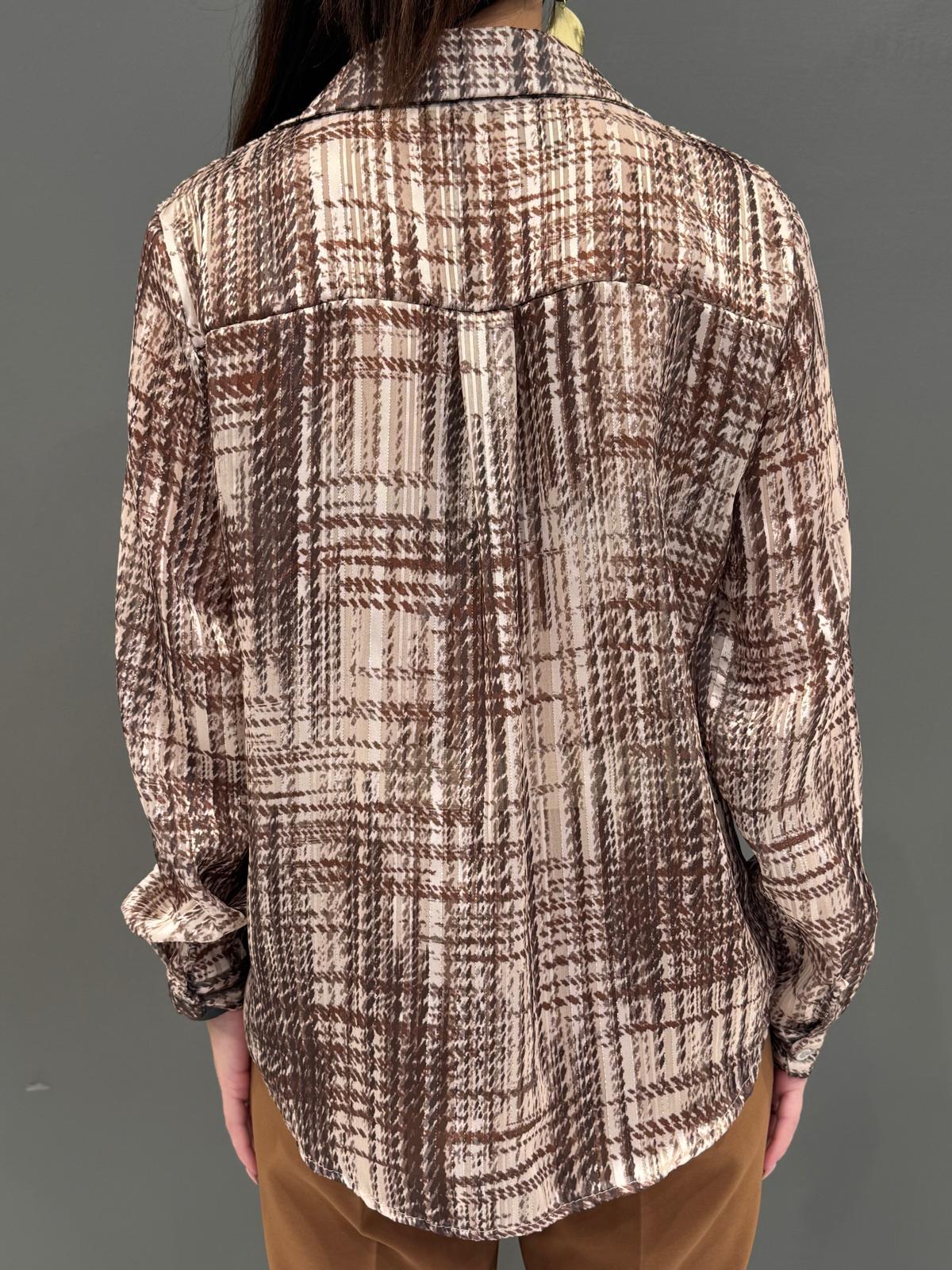 Camicia donna marrone e beige con fili in lurex e stampa astratta. Elegante e luminosa, perfetta per look da giorno e outfit chic serali 3957-24 PABE REBECCA 
