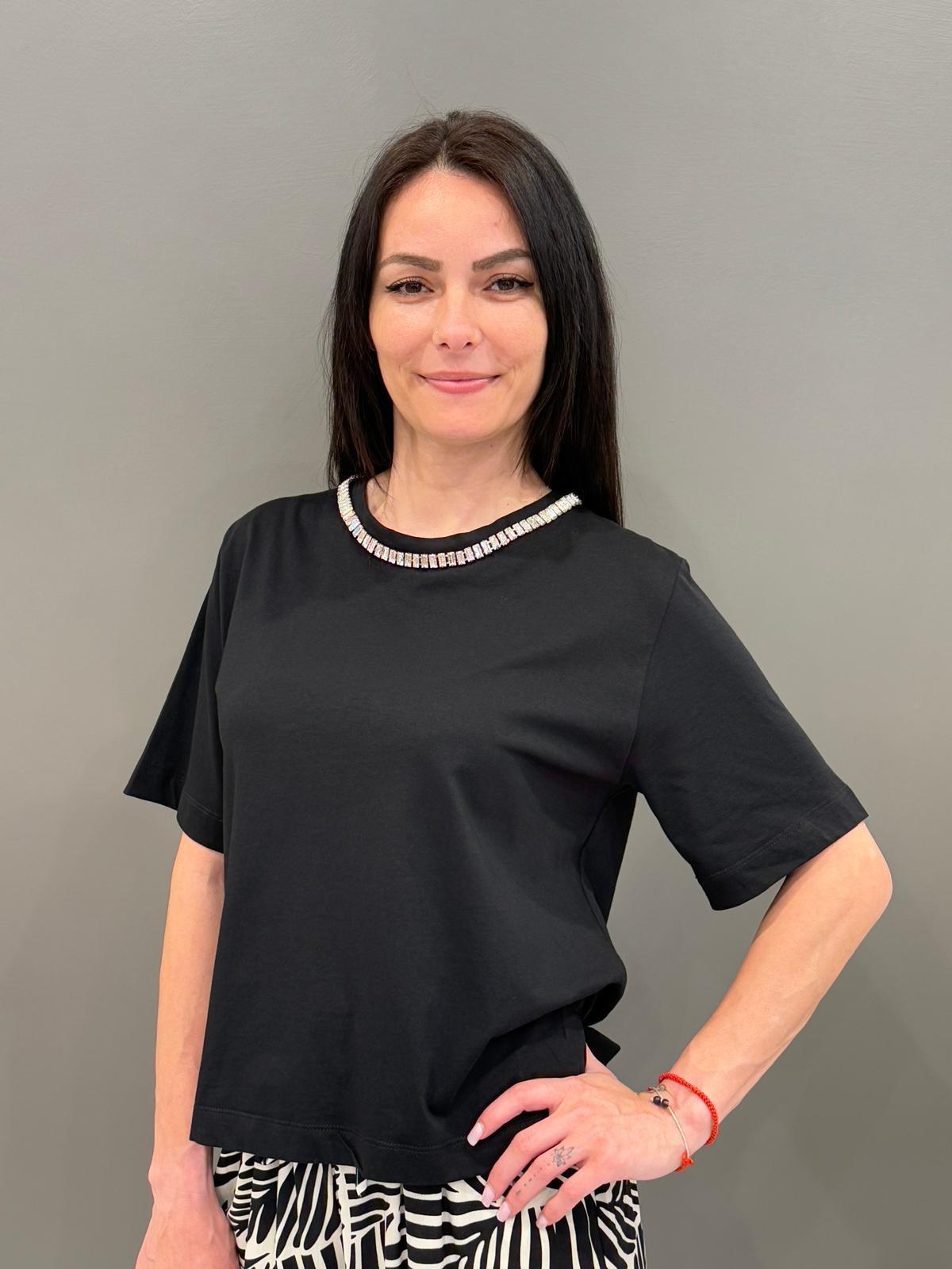 t-shirt con applicazioni strass