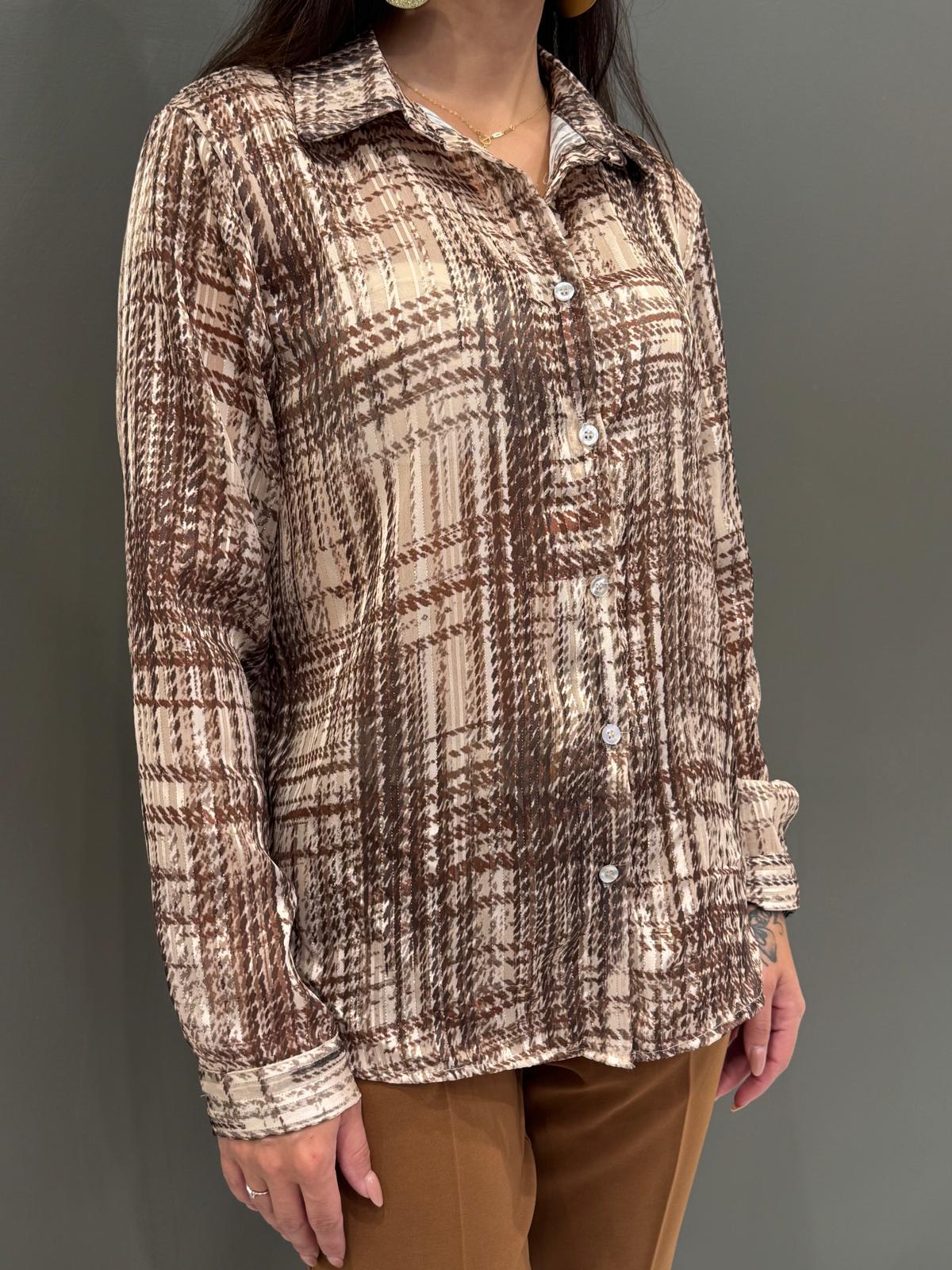 Camicia donna marrone e beige con fili in lurex e stampa astratta. Elegante e luminosa, perfetta per look da giorno e outfit chic serali 3957-24 PABE REBECCA 