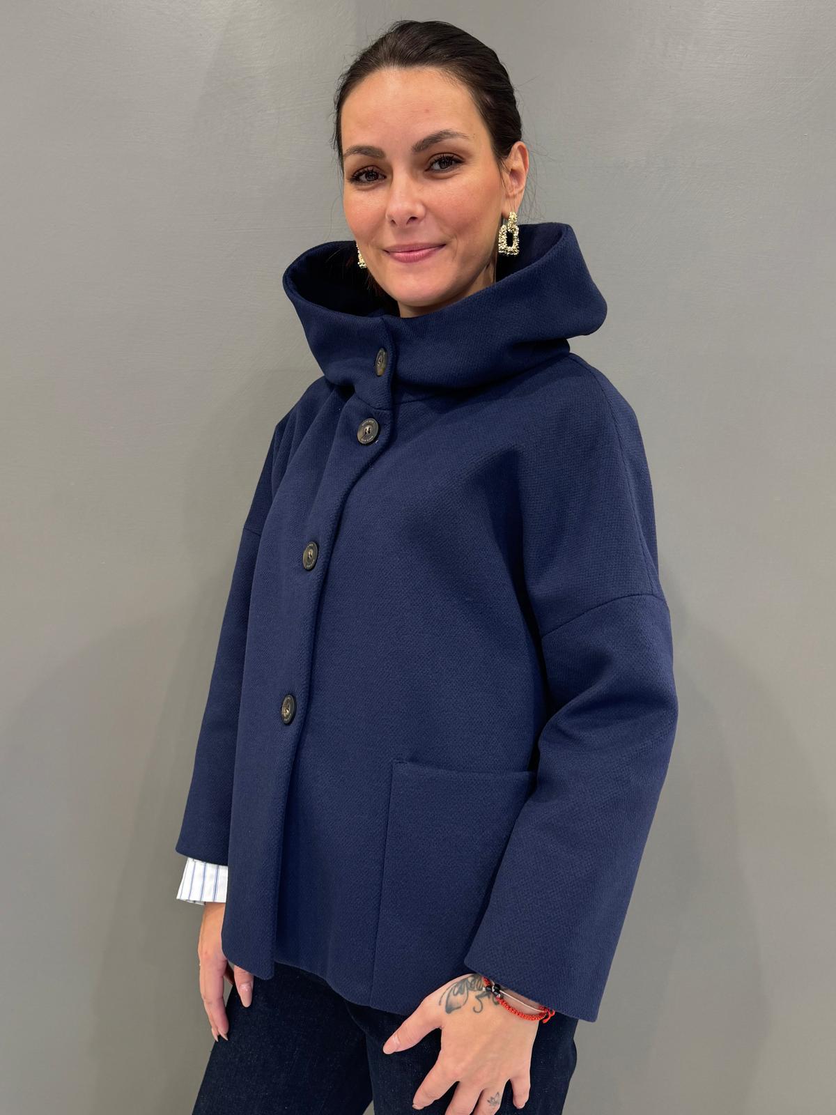 Cappotto corto collo alto e tasconi 20453 BL CRISTINA GAVIOLI 