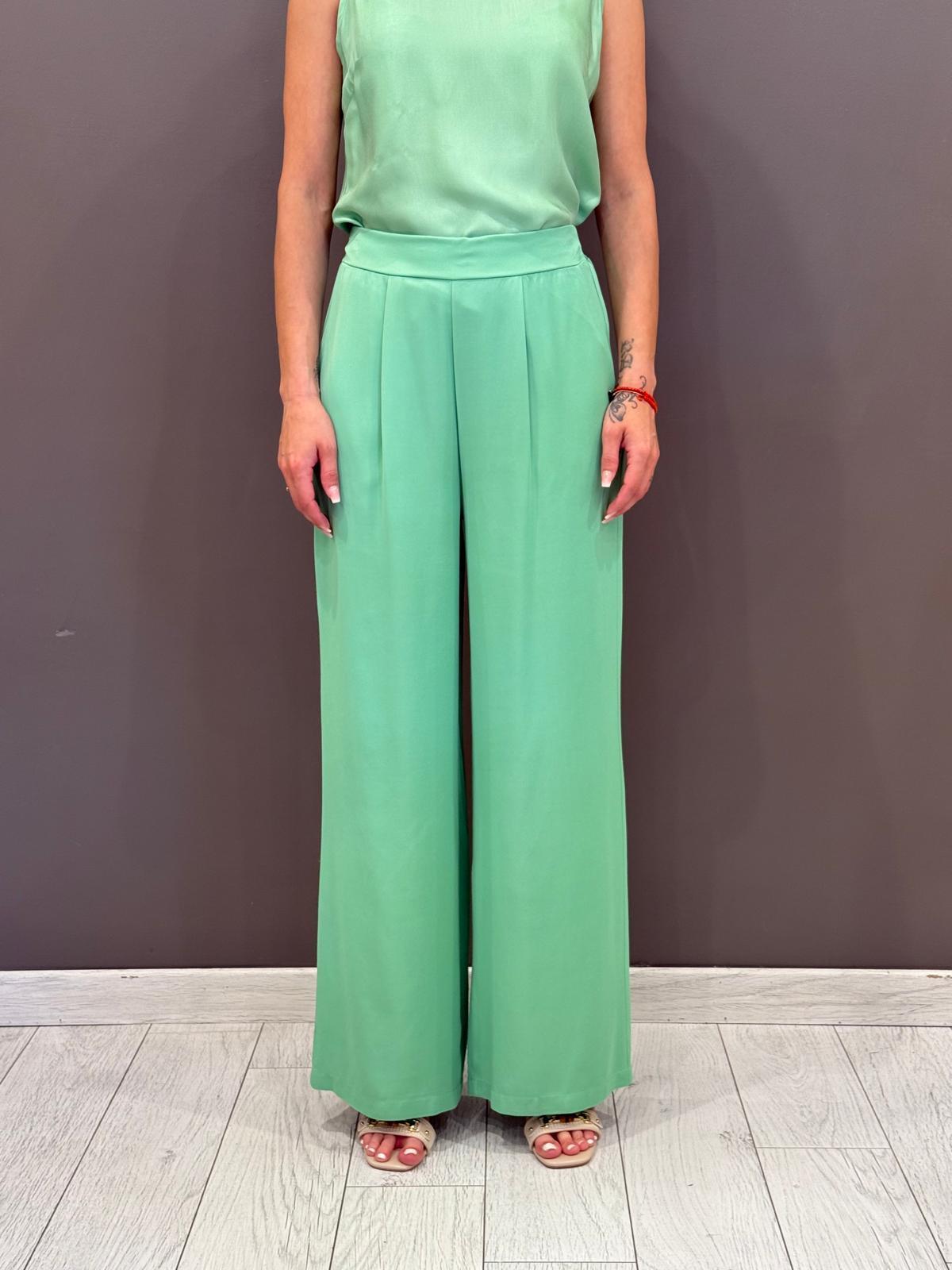 Pantaloni a palazzo uniti