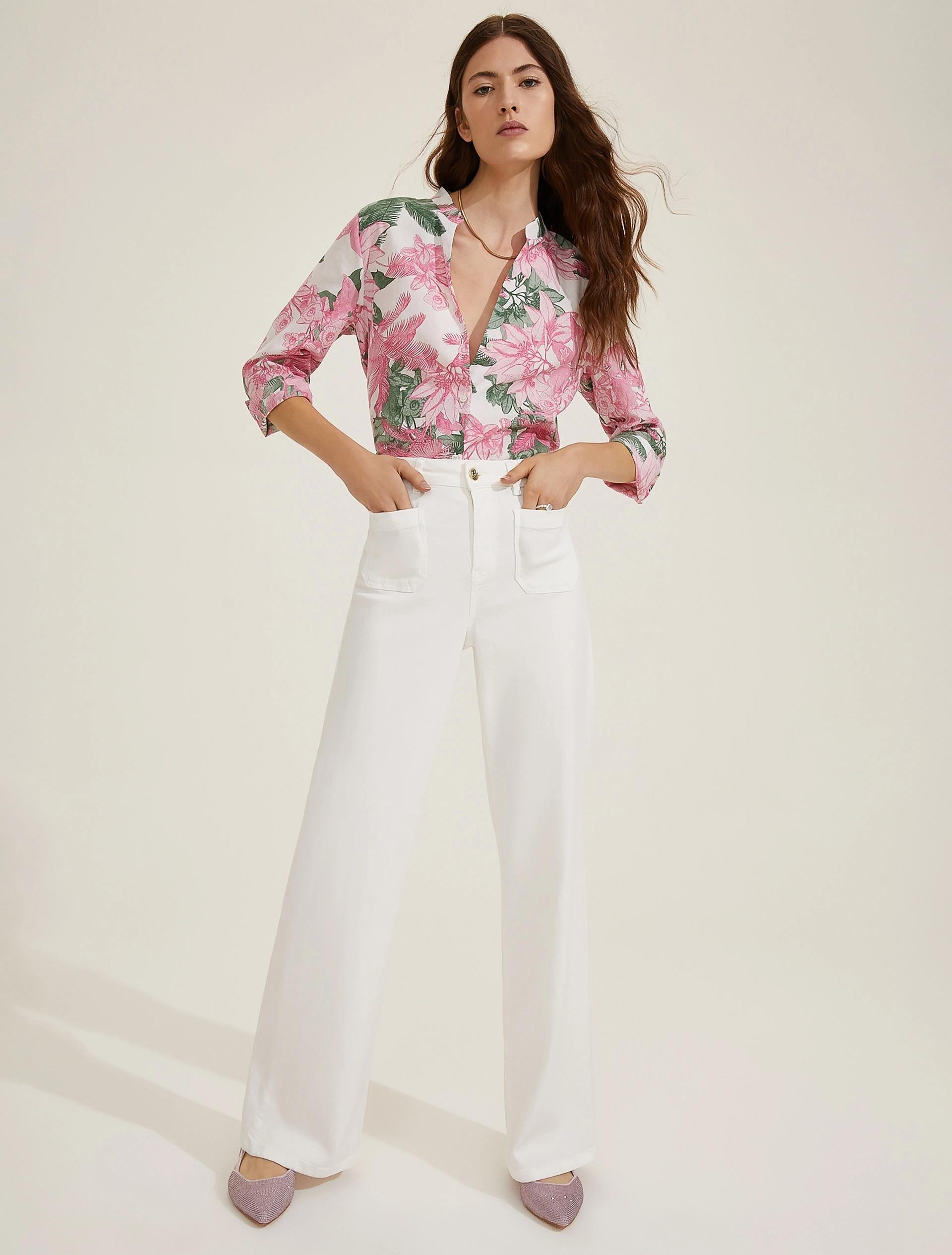 Pantalone stretch con tasche applicate