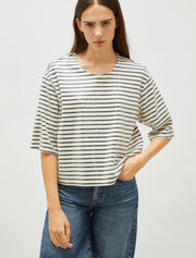 T--shirt rigata con ricamo