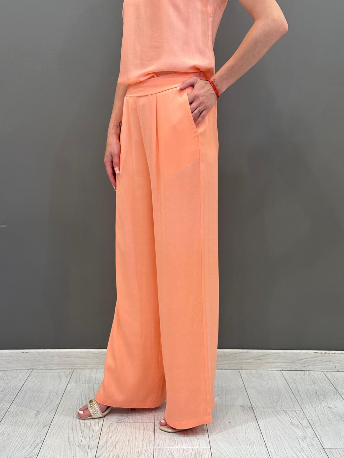 Pantaloni a palazzo uniti
