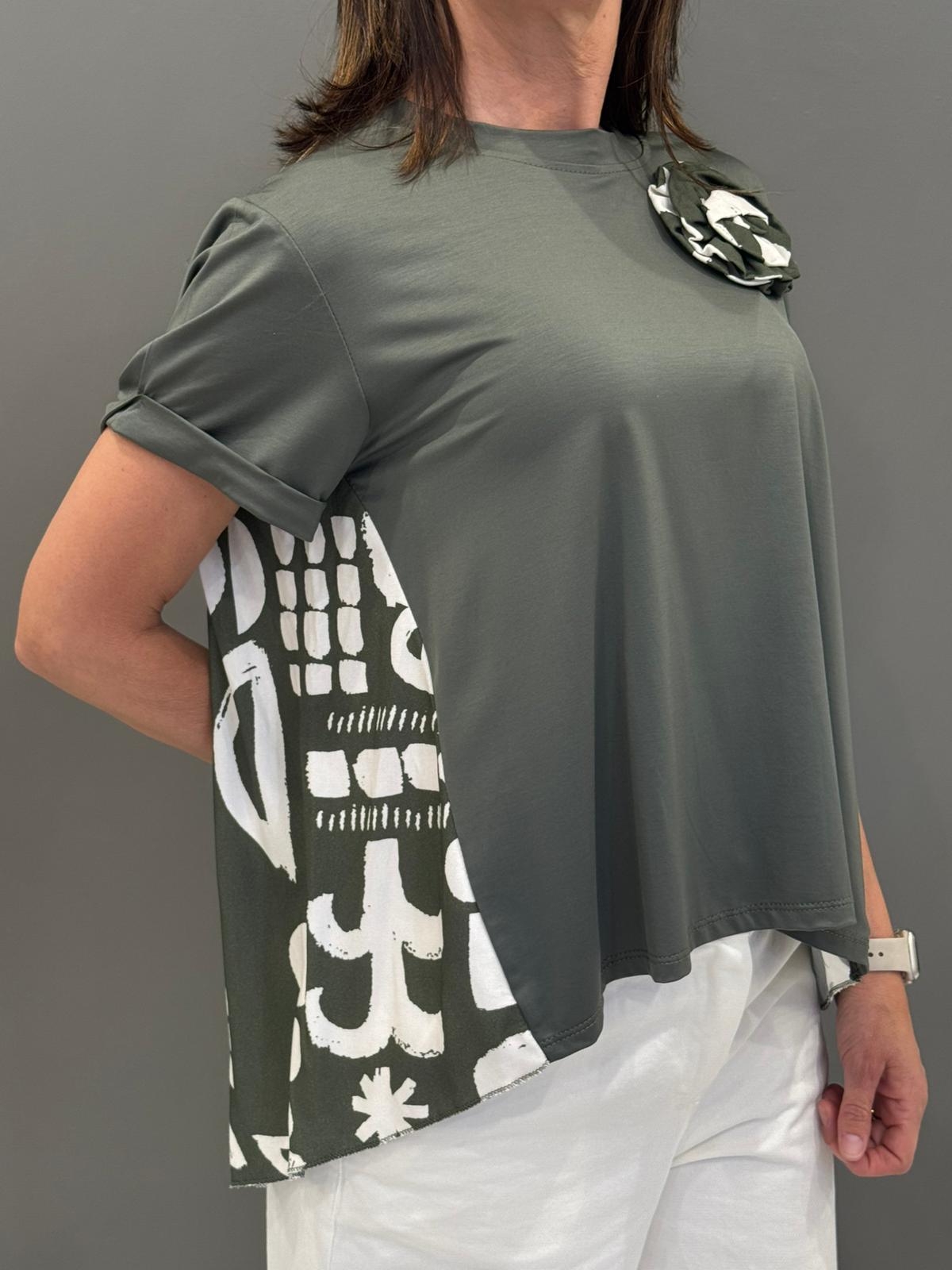 Blusa over con spilla