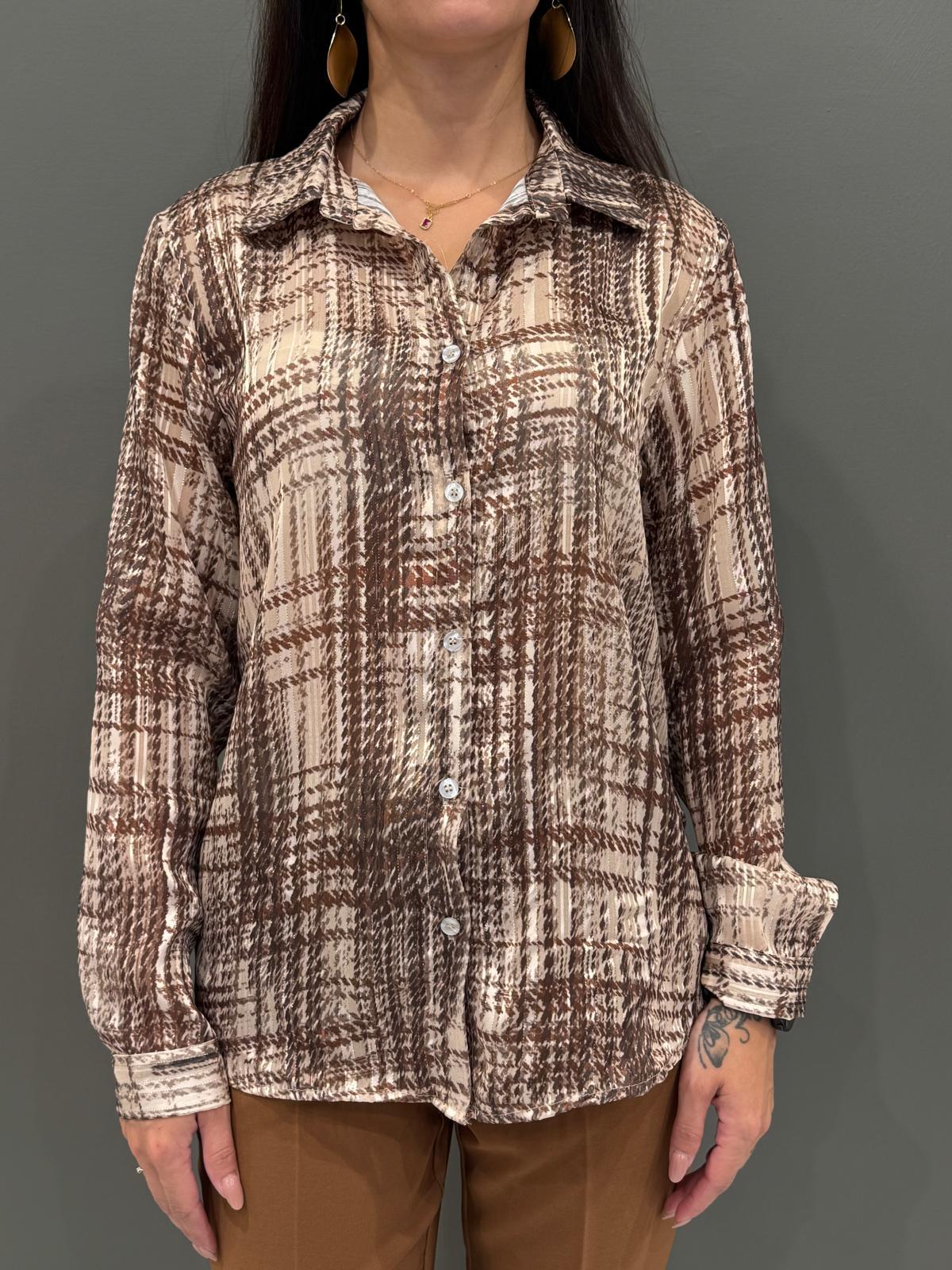 Camicia donna marrone e beige con fili in lurex e stampa astratta. Elegante e luminosa, perfetta per look da giorno e outfit chic serali 3957-24 PABE REBECCA 