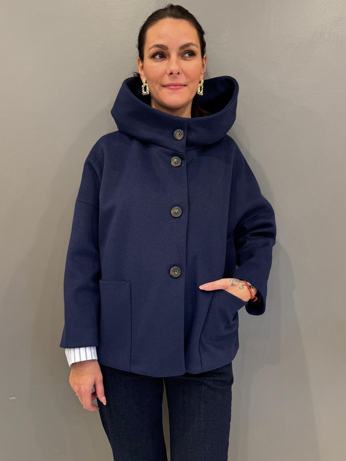 Cappotto corto collo alto e tasconi 20453 BL CRISTINA GAVIOLI 