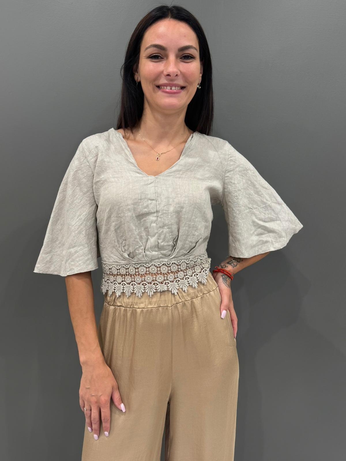 Top in lino con pizzo e schiena incrociata