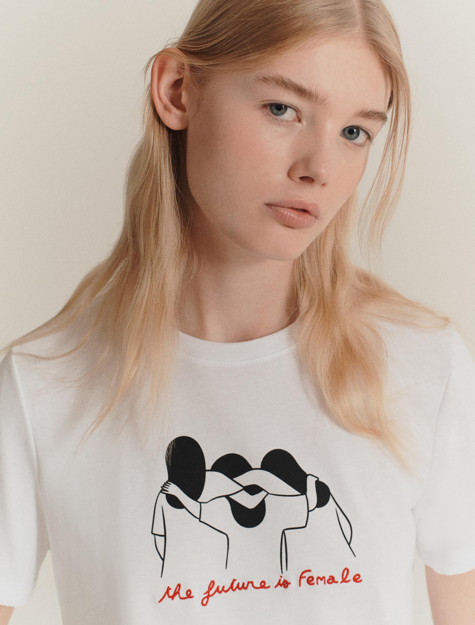 T-shirt con stampa e ricamo