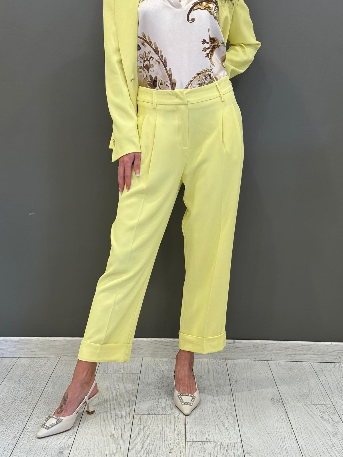 pantaloni cropped con risvolto