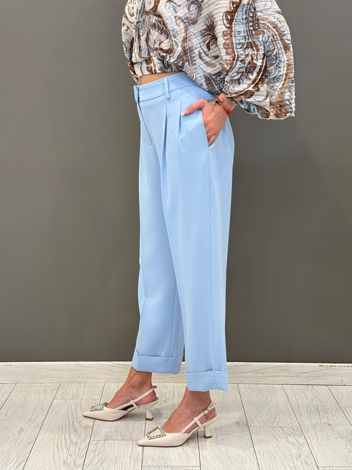 pantaloni cropped con risvolto