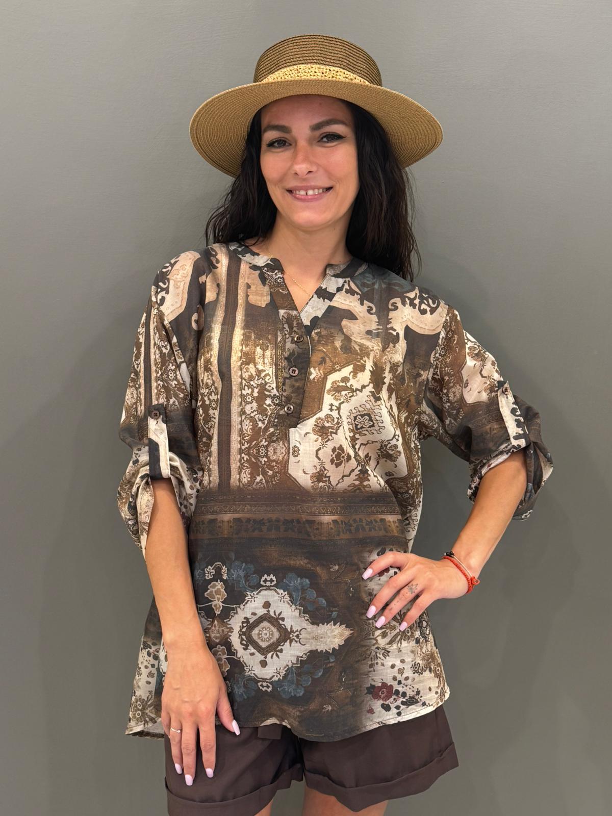 Camicia over fantasia etnica nei toni naturali