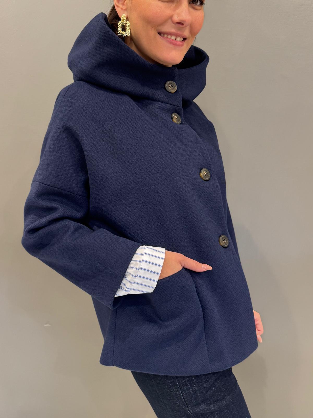 Cappotto corto collo alto e tasconi 20453 BL CRISTINA GAVIOLI 