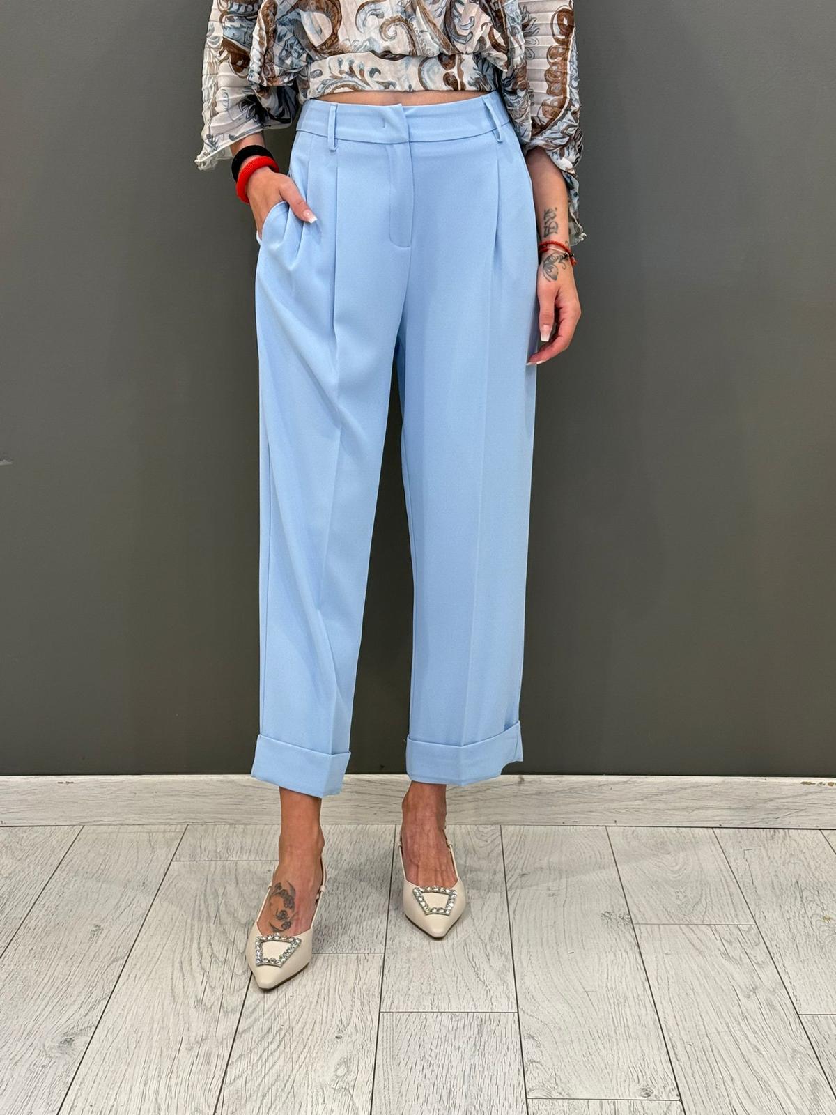 pantaloni cropped con risvolto